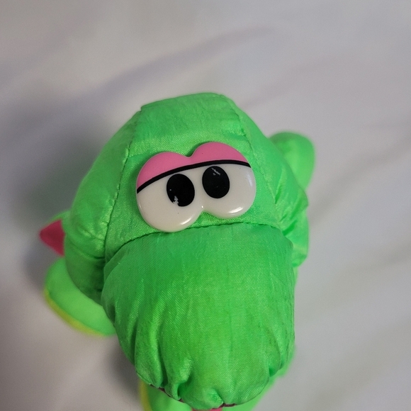 Fisher Price 1992 Dino-Roars Baby T-Rex Dinosaur Green Puffalump Nylon Dino 9" - Picture 3 of 9